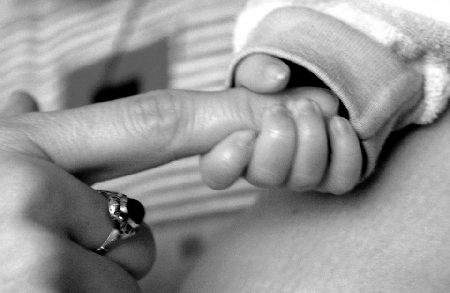 Ilmarito è violento e la moglie non è capace ad allontanarsi ...