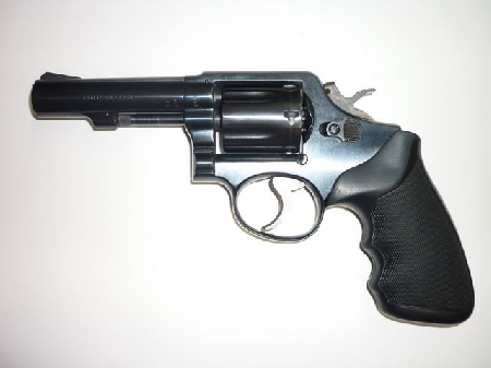 Detenzione e ricettazione di una pistola semiautomatica marca...