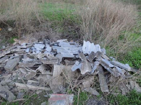 Il Sindaco ordina lo sgombero di materiale pericoloso, abband...