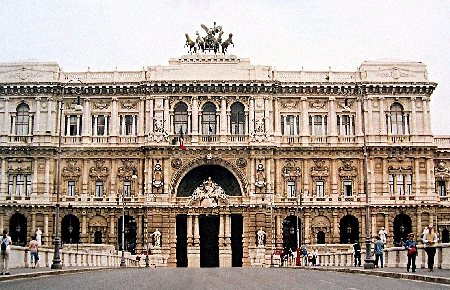 SUPREMA CORTE DI CASSAZIONE  SEZIONI UNITE CIVILI  Sentenza 1...
