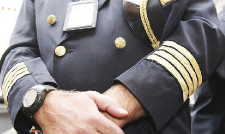 Pilota di una compagnia aerea, indagato per il reato di divul...