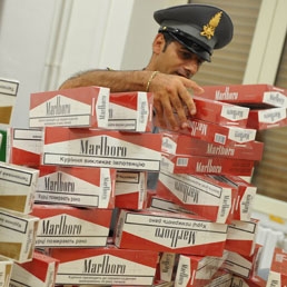 Introducono in Italia 2.657 Kg di tabacco: la Guardia di Fina...