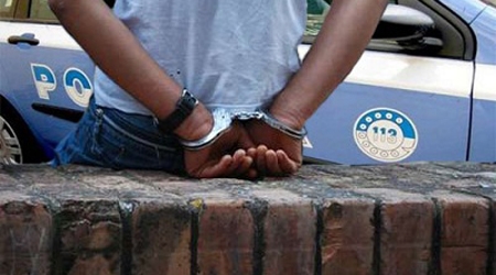 Trovato dalla Polizia con oltre 100 cd contraffatti propone a...