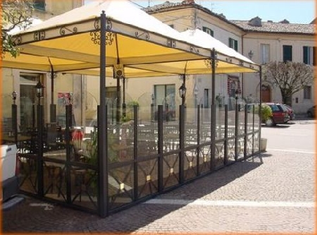 Il locale pubblico occupa uno spazio superiore rispetto quell...