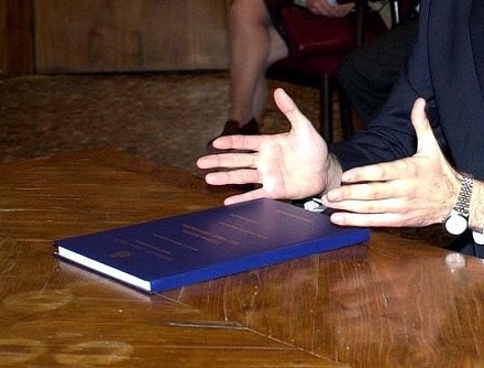 Copiare la tesi di laurea è reato. Vietata la